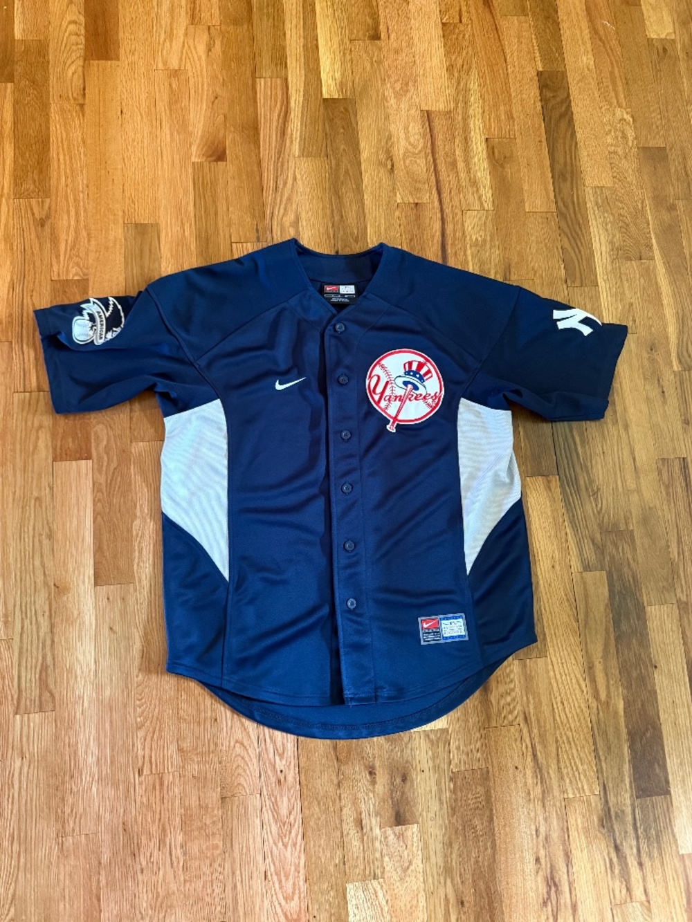 Nike Genuine Merchandise New York Yankees Jersey Mens Small Navy Button Front.